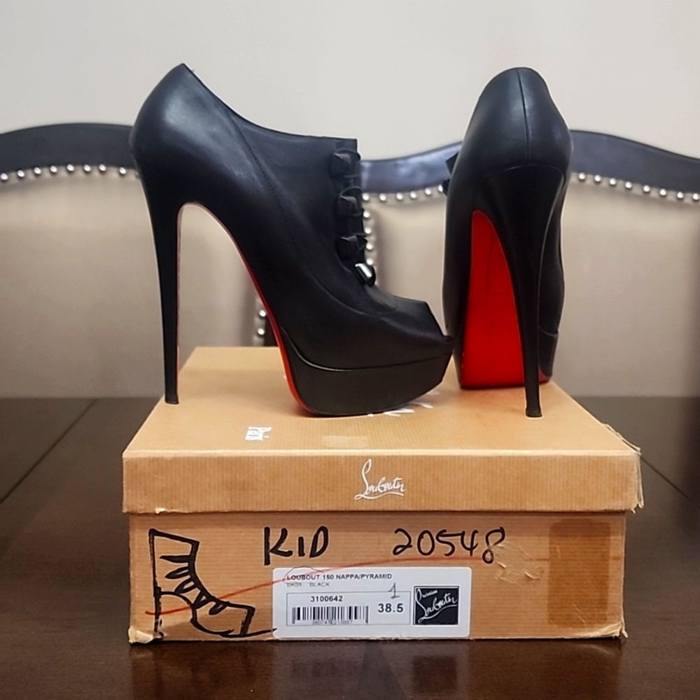 100% Authentic Christian Louboutin 150 Nappa Pyramid Heels 38.5